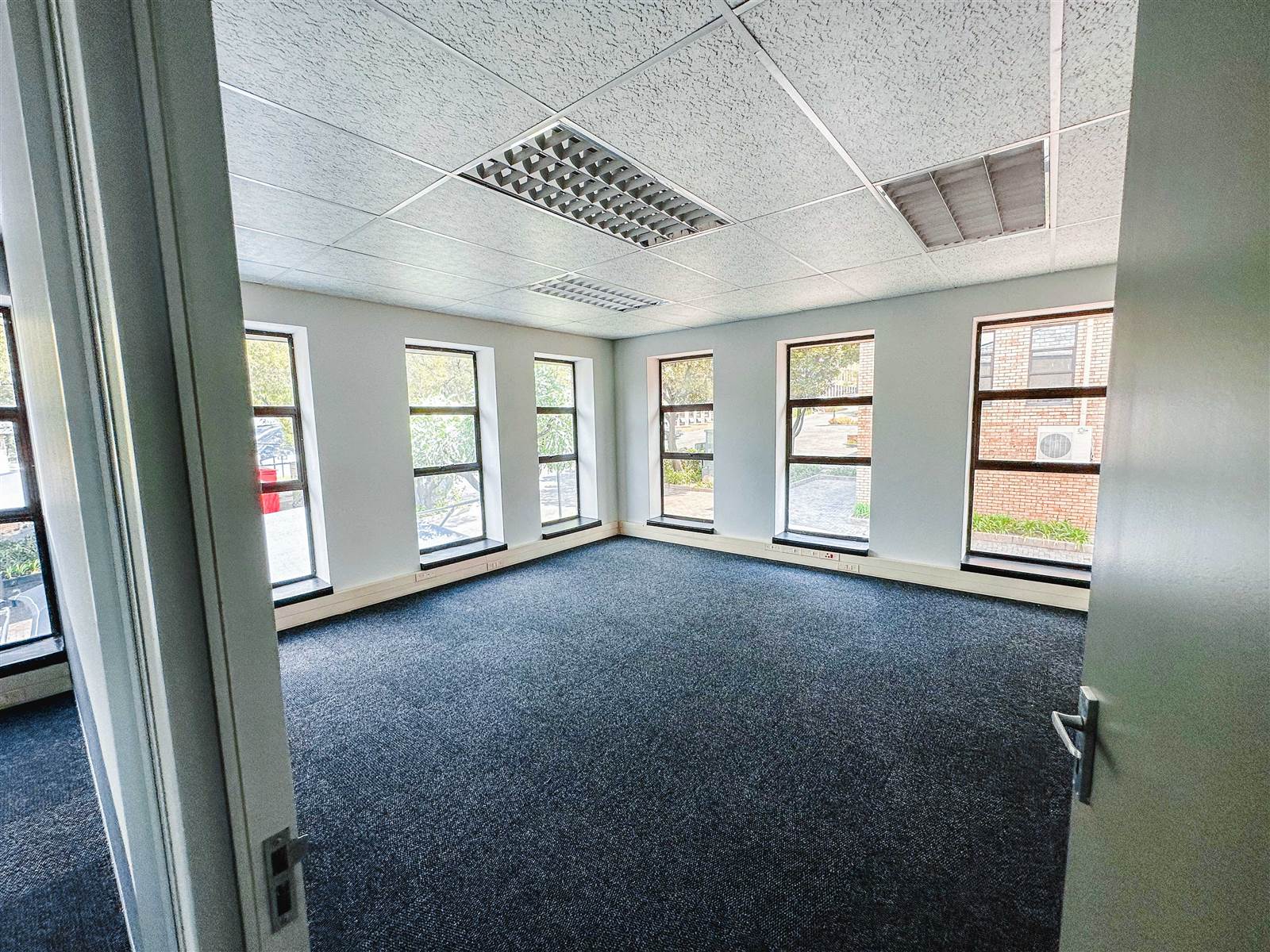 242  m² Commercial space in Hurlingham photo number 19