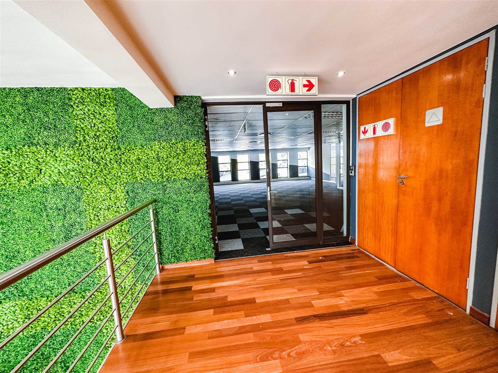 242  m² Commercial space in Hurlingham photo number 2