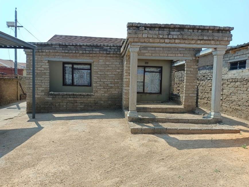 4 Bed House in Mabopane photo number 4