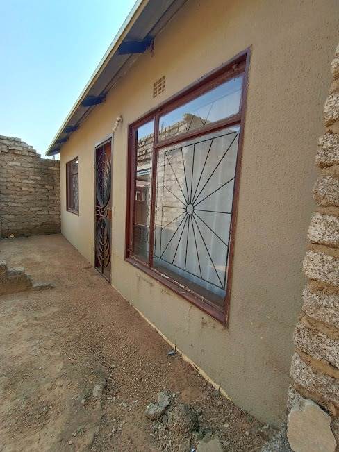 4 Bed House in Mabopane photo number 1