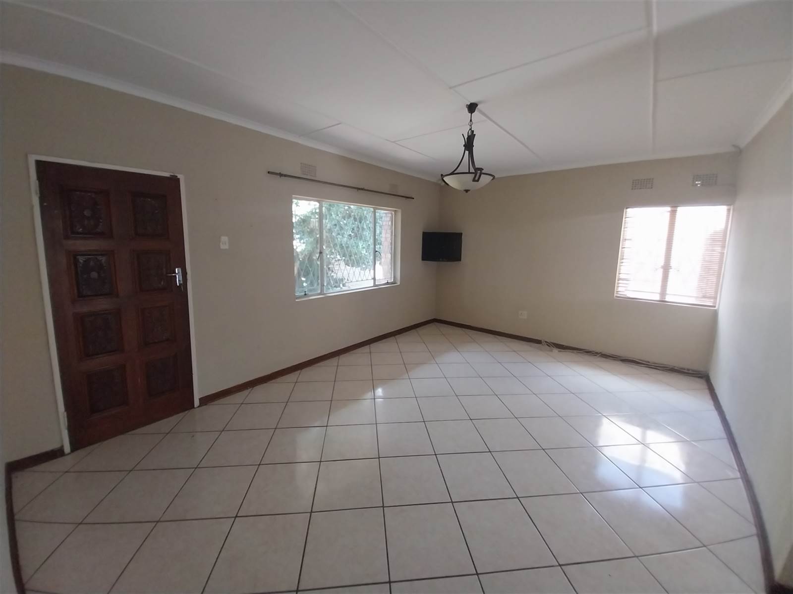3 Bed House in Southernwood photo number 4