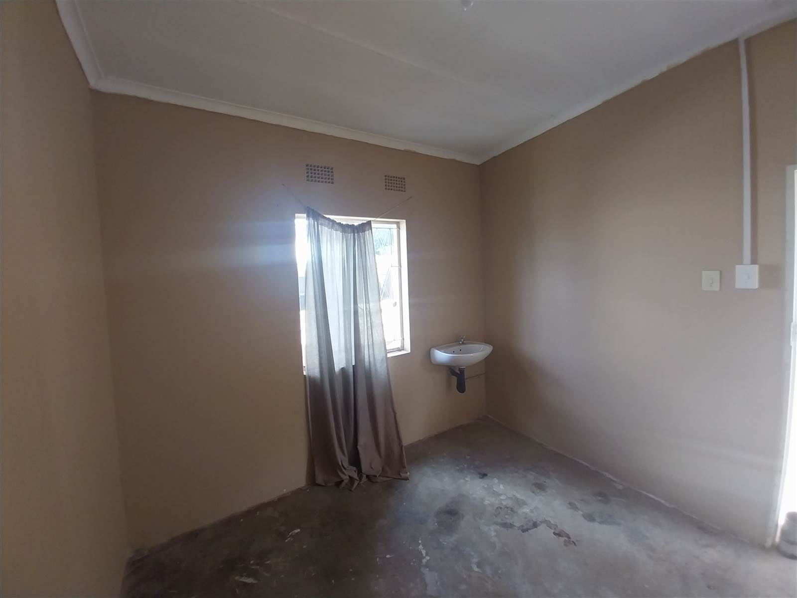 3 Bed House in Southernwood photo number 12