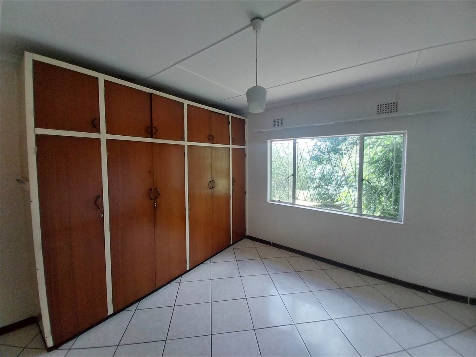 3 Bed House in Southernwood photo number 5