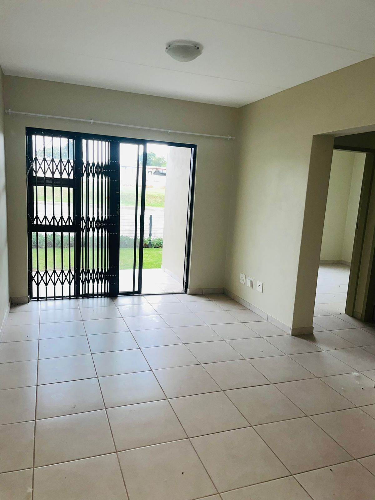 2 Bed Apartment in Benoni North photo number 5