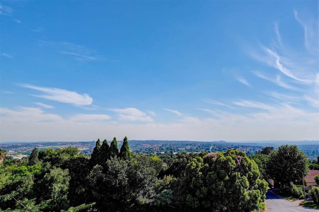 2 Bed Apartment in Constantia Kloof photo number 9