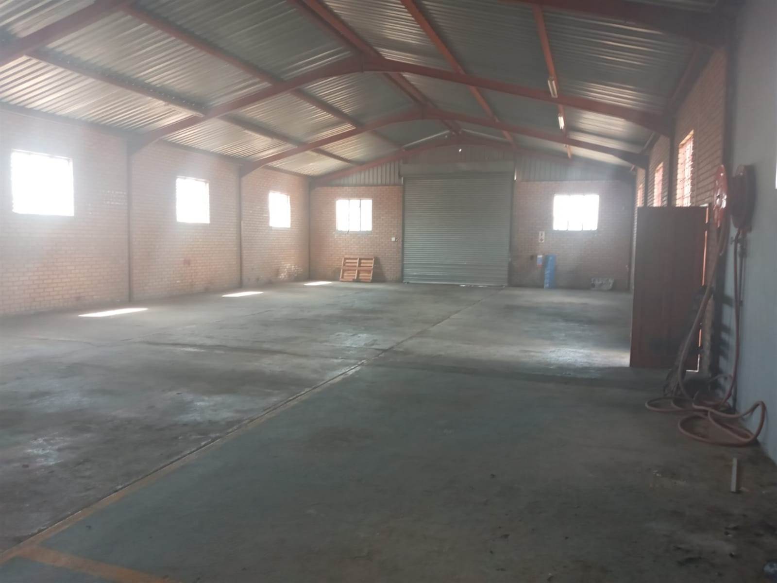 430  m² Commercial space in Ladanna photo number 1