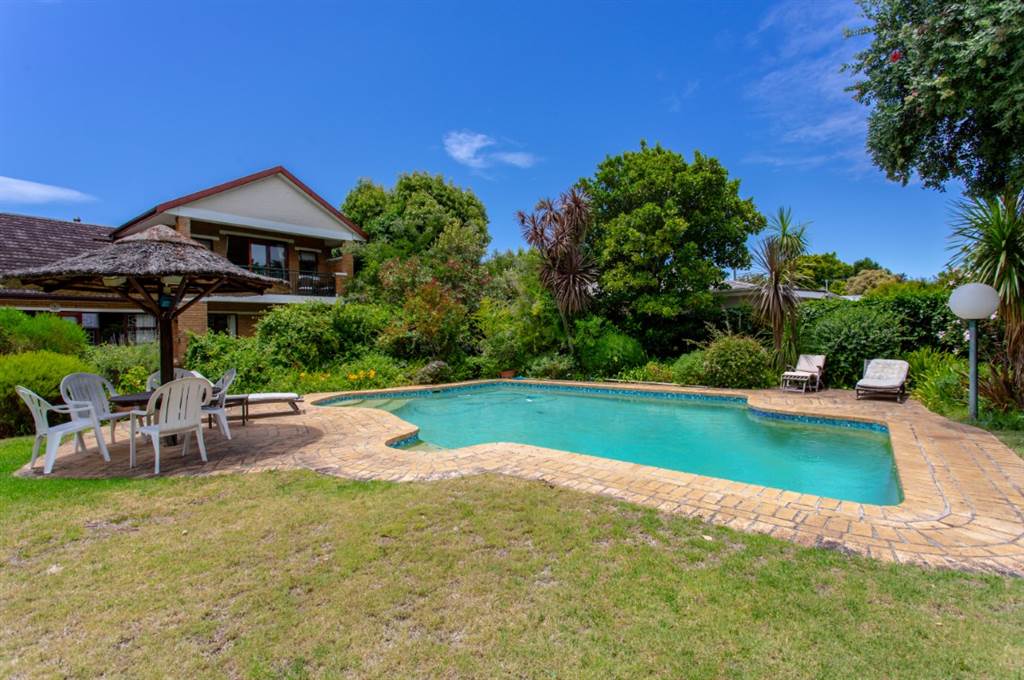 4 Bed House in Constantia photo number 30