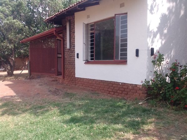 3 Bedroom Garden Cottage 3 Bedroom Garden Cottage