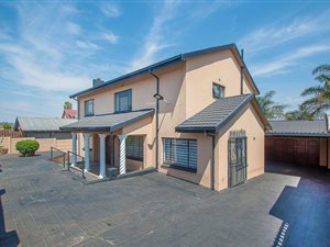 4 Bed House in Bosmont