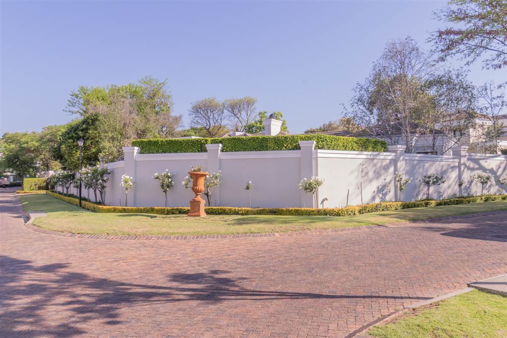 3 Bed House in Lonehill photo number 26