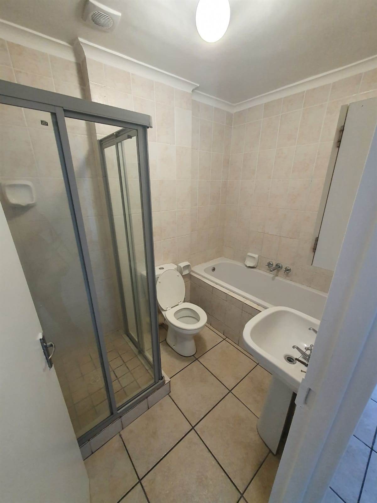 2 Bed Apartment in Gordons Bay Central photo number 4