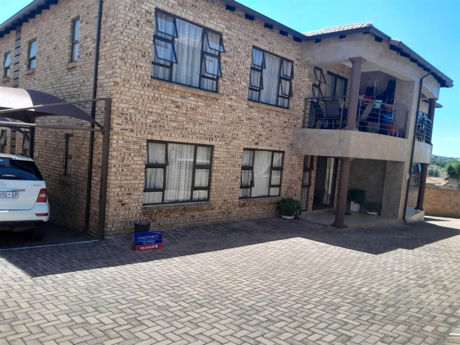3 Bed Townhouse in Mondeor photo number 1