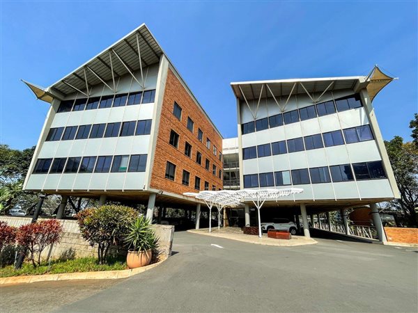 452  m² Commercial space