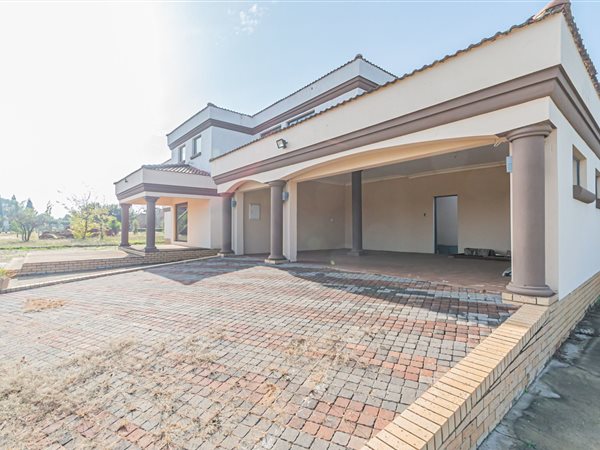 4 Bed House in Grootfontein Estate