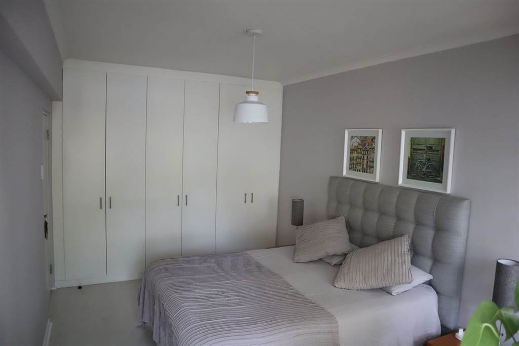 1 Bed Apartment in Sea Point photo number 10