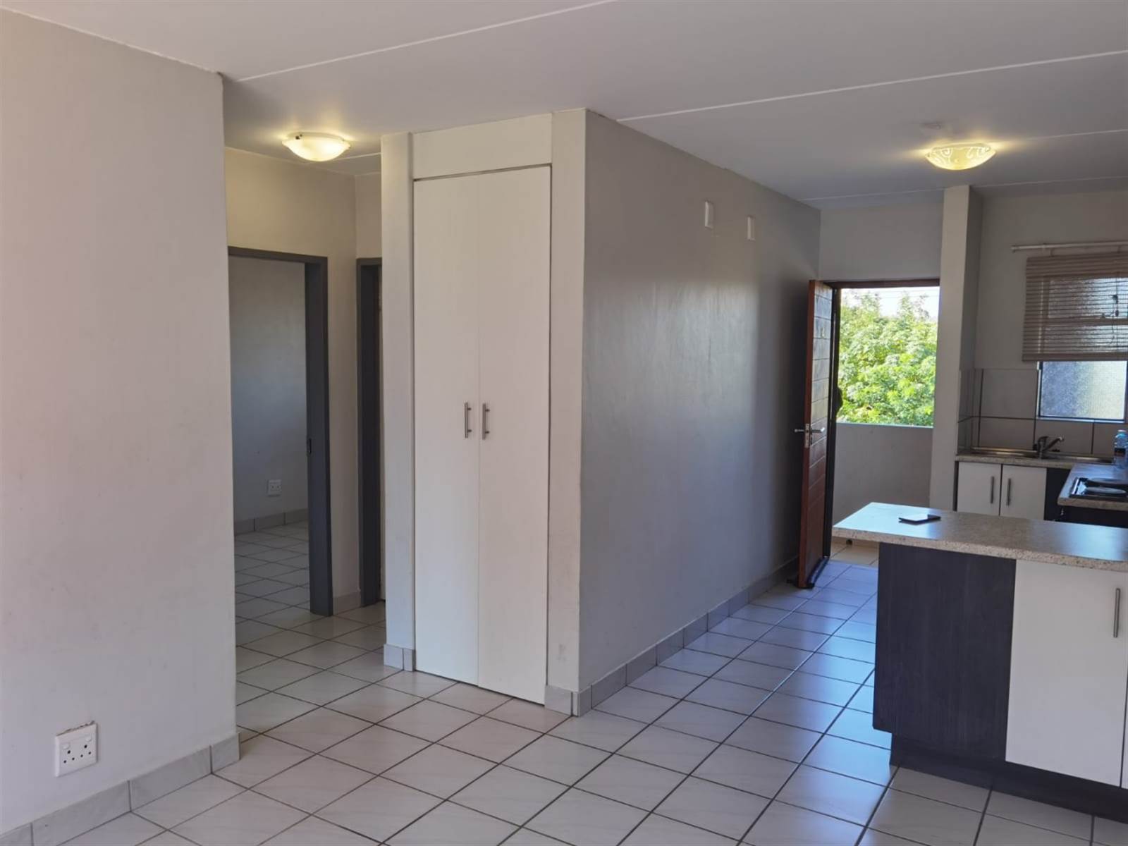 2 Bed Apartment in Rooihuiskraal North photo number 5