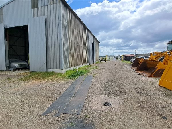 400 m² Industrial space 400 m² Industrial space