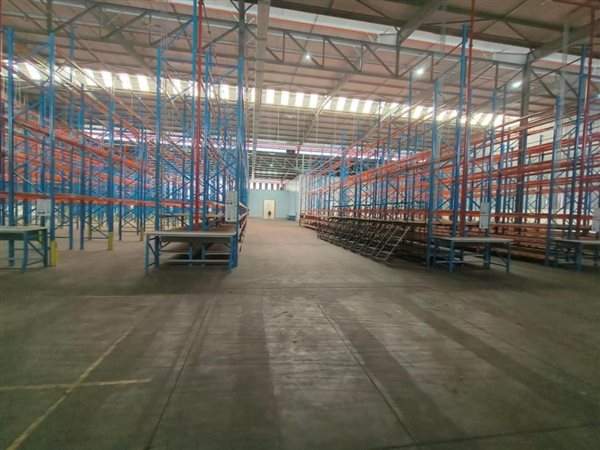 4 400  m² Industrial space