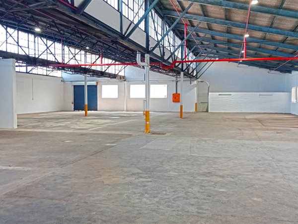 961  m² Industrial space