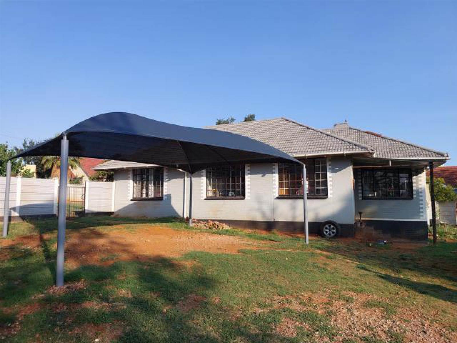 3 Bed House in Stilfontein photo number 2