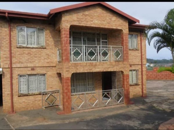 5 Bed House in Lotus Park