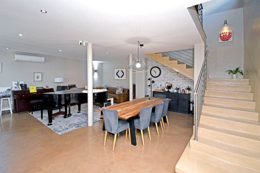 4 Bed House in Bryanston photo number 3