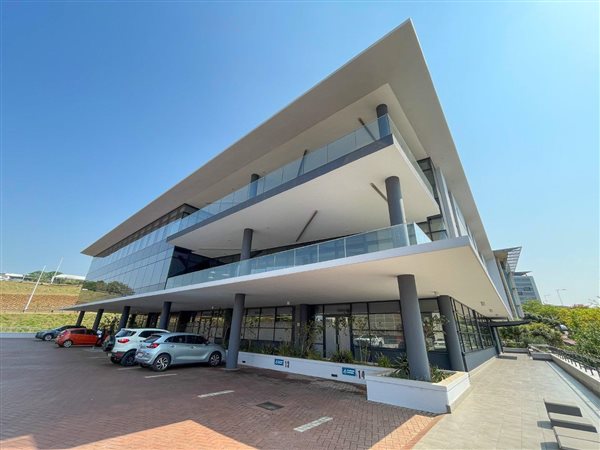 694  m² Commercial space