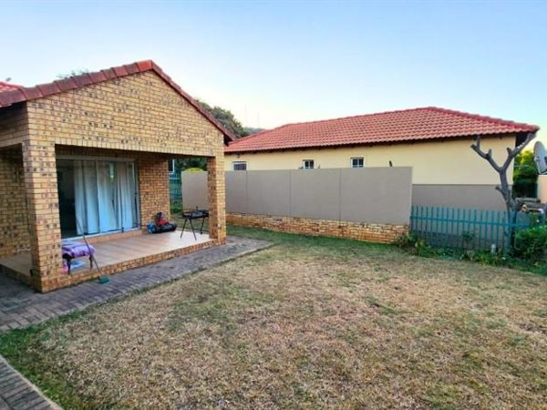 3 Bedroom Townhouse 3 Bedroom Townhouse