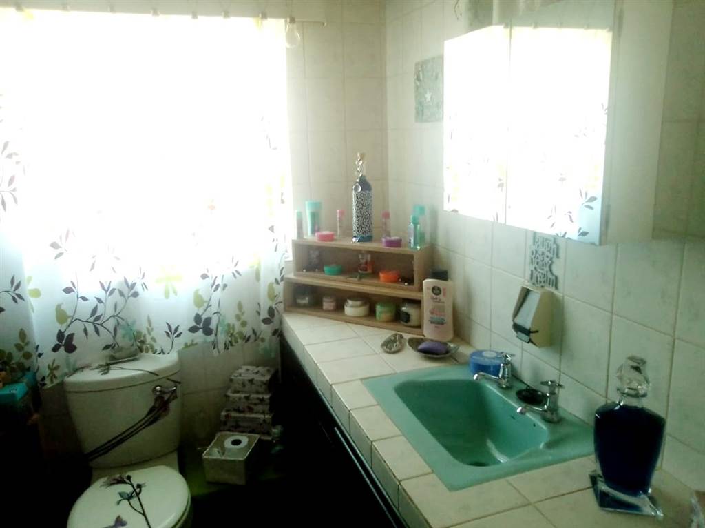 2 Bed House in Randfontein Central photo number 9