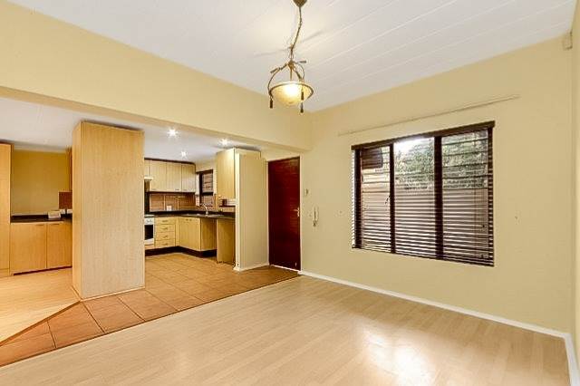 3 Bed Townhouse in Douglasdale photo number 3