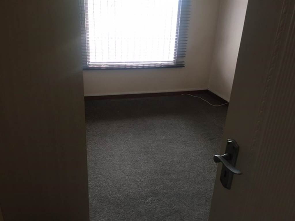 2 Bed Apartment in Pomona AH photo number 18