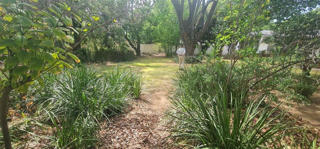 1300 m² Land available in Waterkloof photo number 6