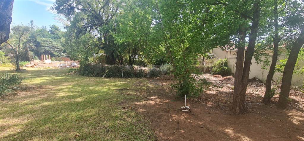 1300 m² Land available in Waterkloof photo number 2