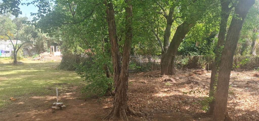 1300 m² Land available in Waterkloof photo number 4