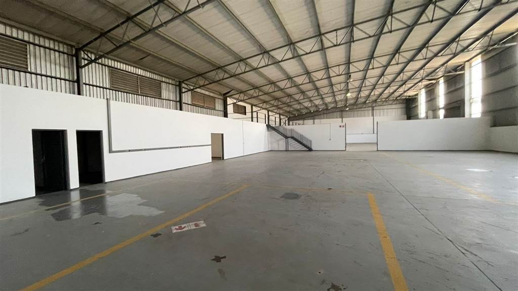 1500  m² Industrial space in Monavoni photo number 2