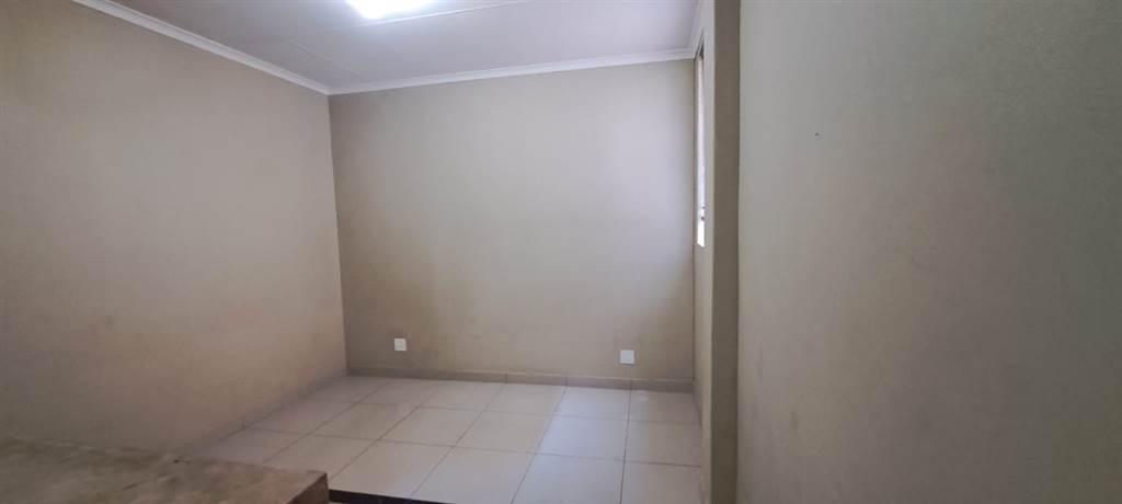 1 Bed Apartment in Braamfontein photo number 7