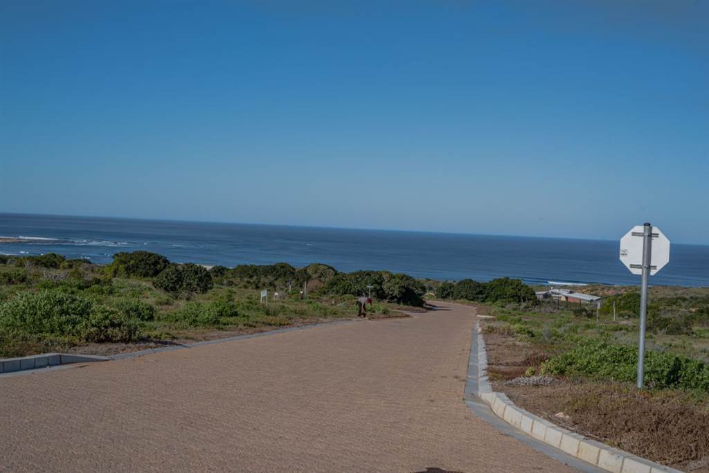 777 m² Land available in Stilbaai photo number 2