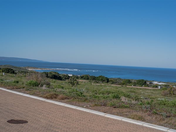 777 m² Land available in Stilbaai