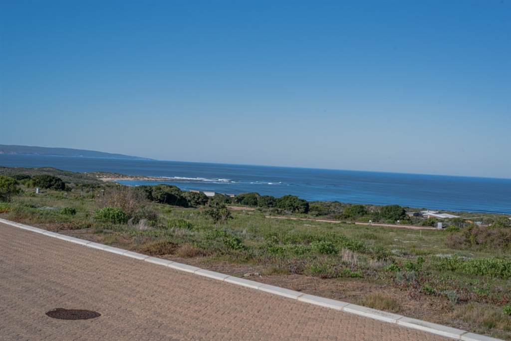777 m² Land available in Stilbaai photo number 1