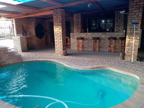 6 Bed House in Rand Collieries
