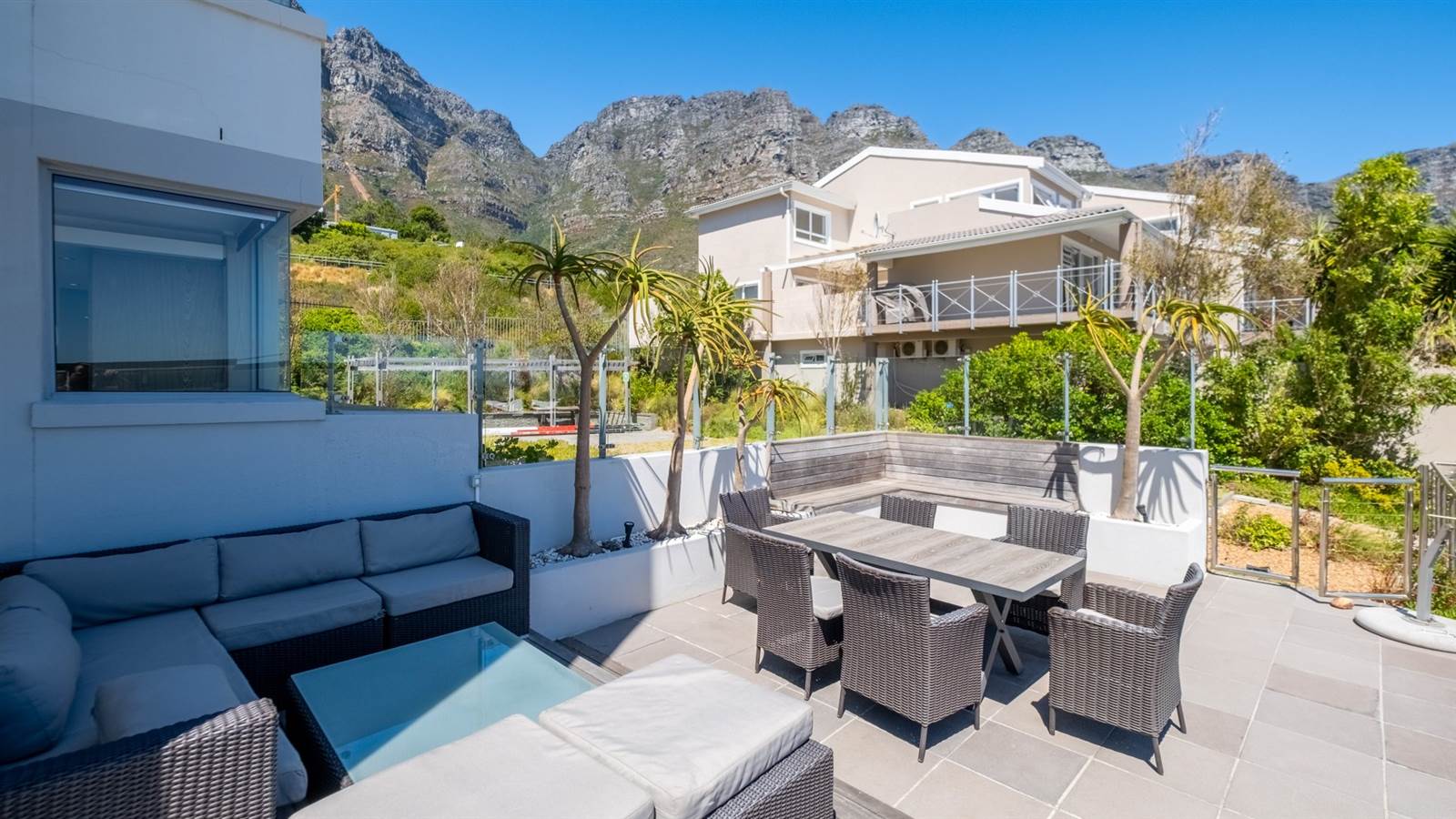 1 Bed Apartment in Camps Bay photo number 11