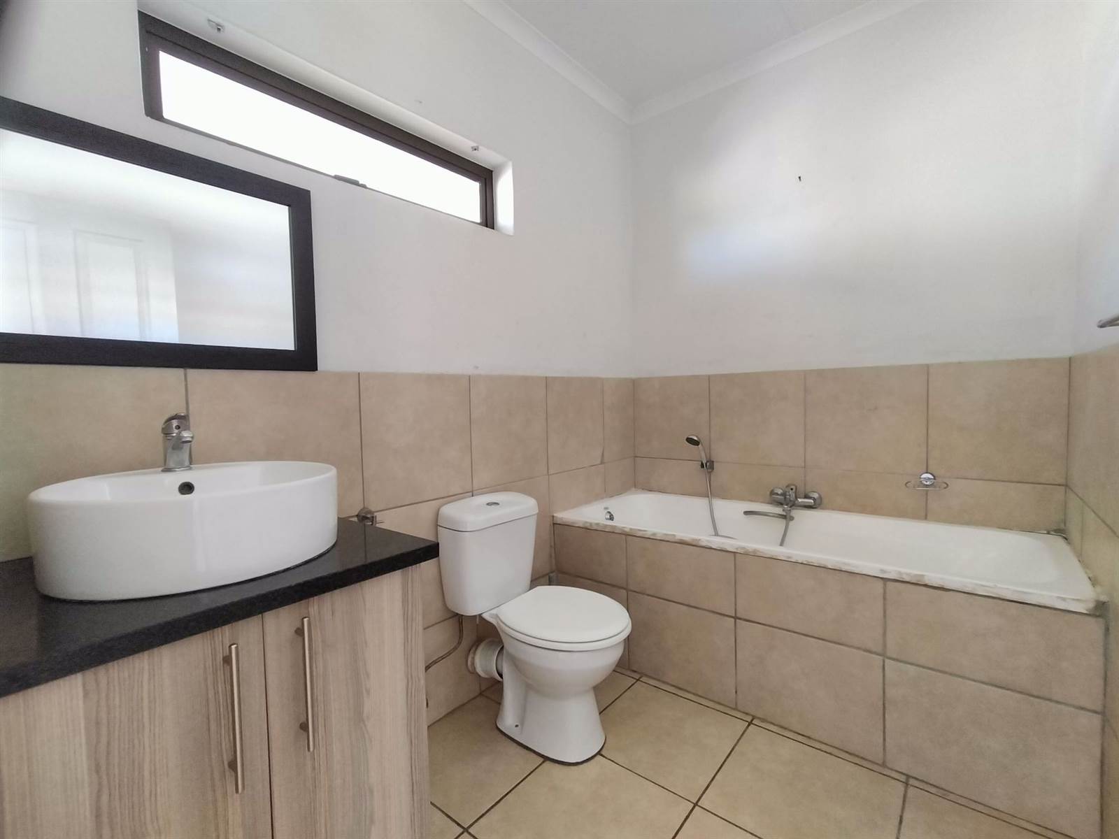 2 Bed Apartment in Ruimsig photo number 8