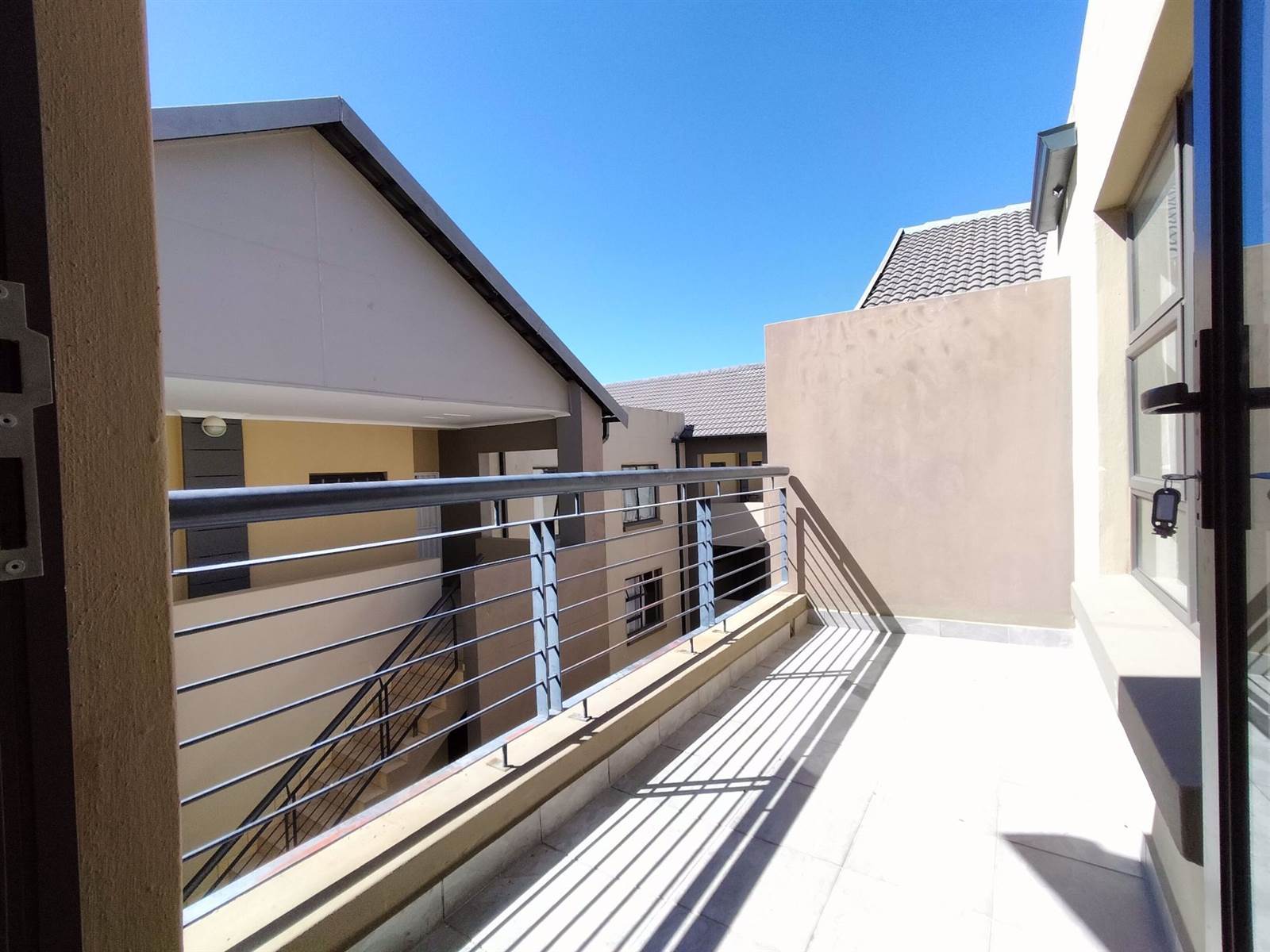 2 Bed Apartment in Ruimsig photo number 14