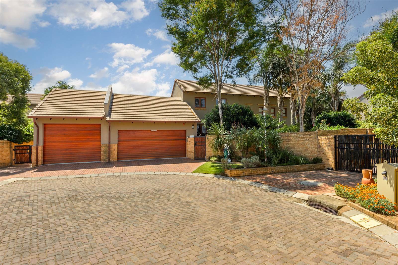 3 Bed House in Ruimsig photo number 1