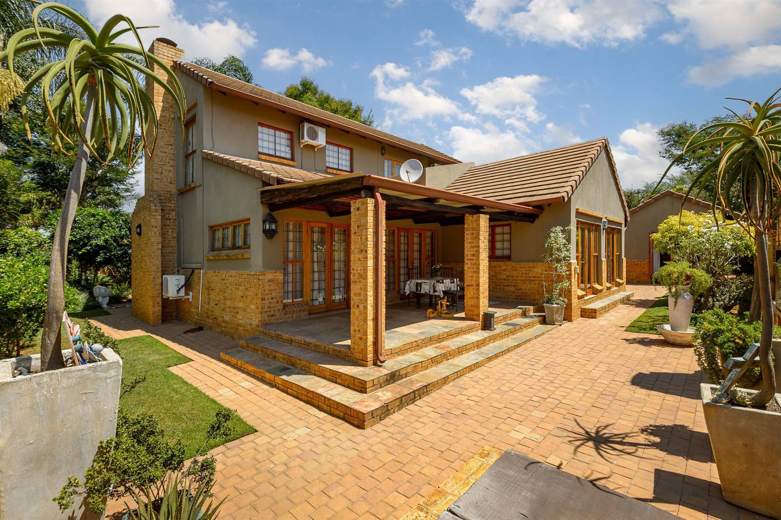 3 Bed House in Ruimsig photo number 2