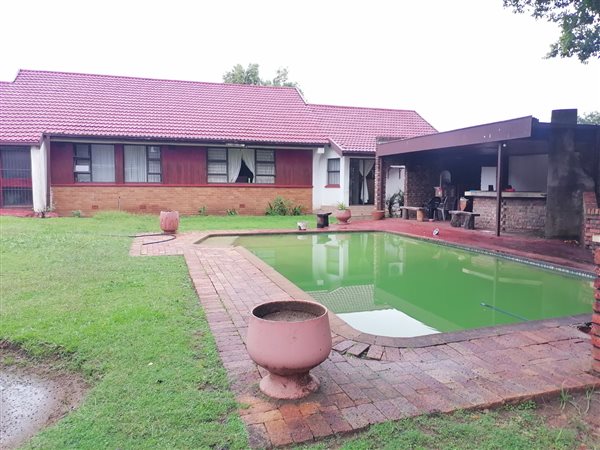 4 Bedroom House 4 Bedroom House