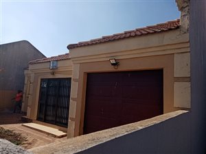 3 Bed House in Roodekop