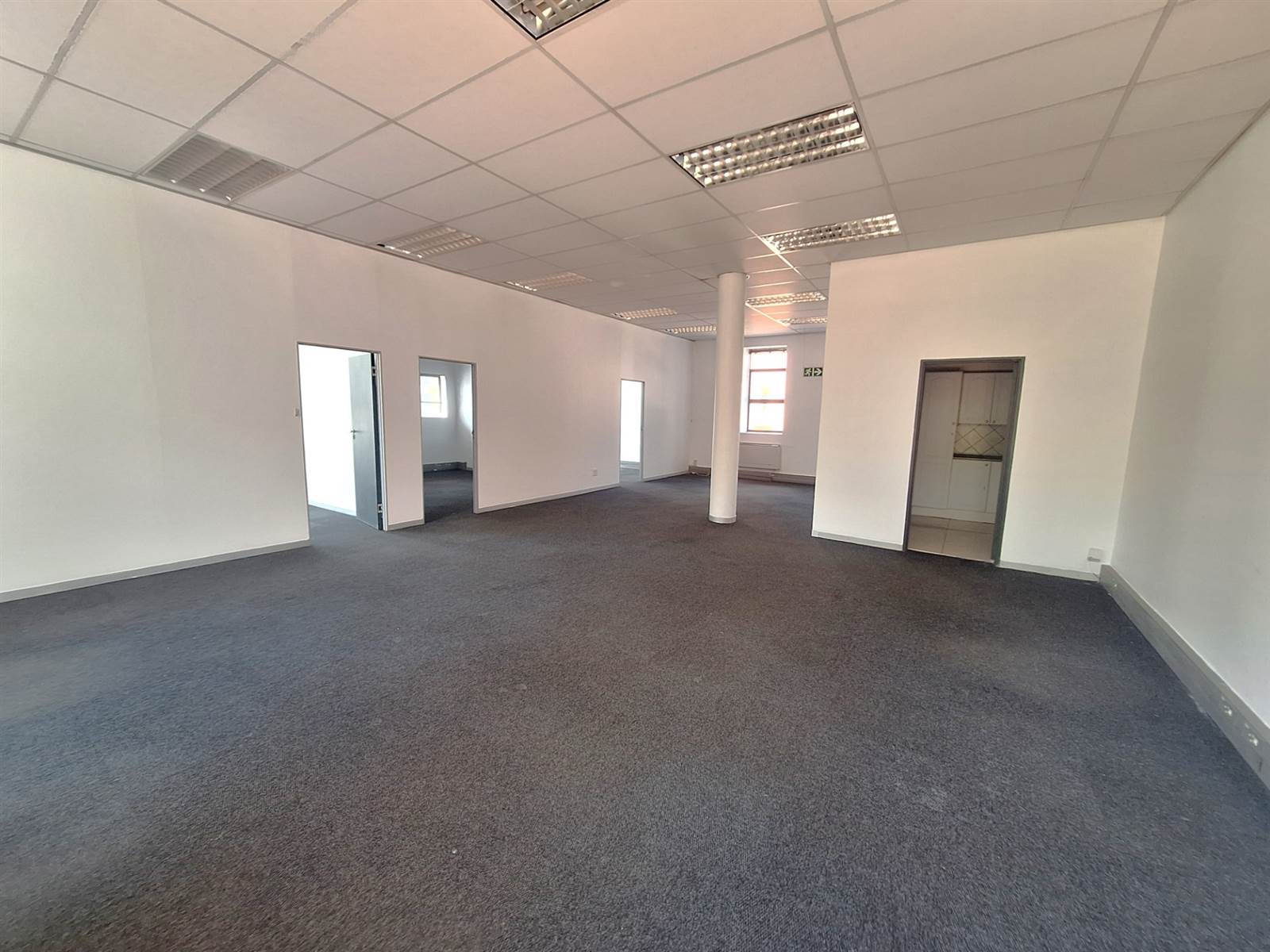 142  m² Office Space in Montclair photo number 7