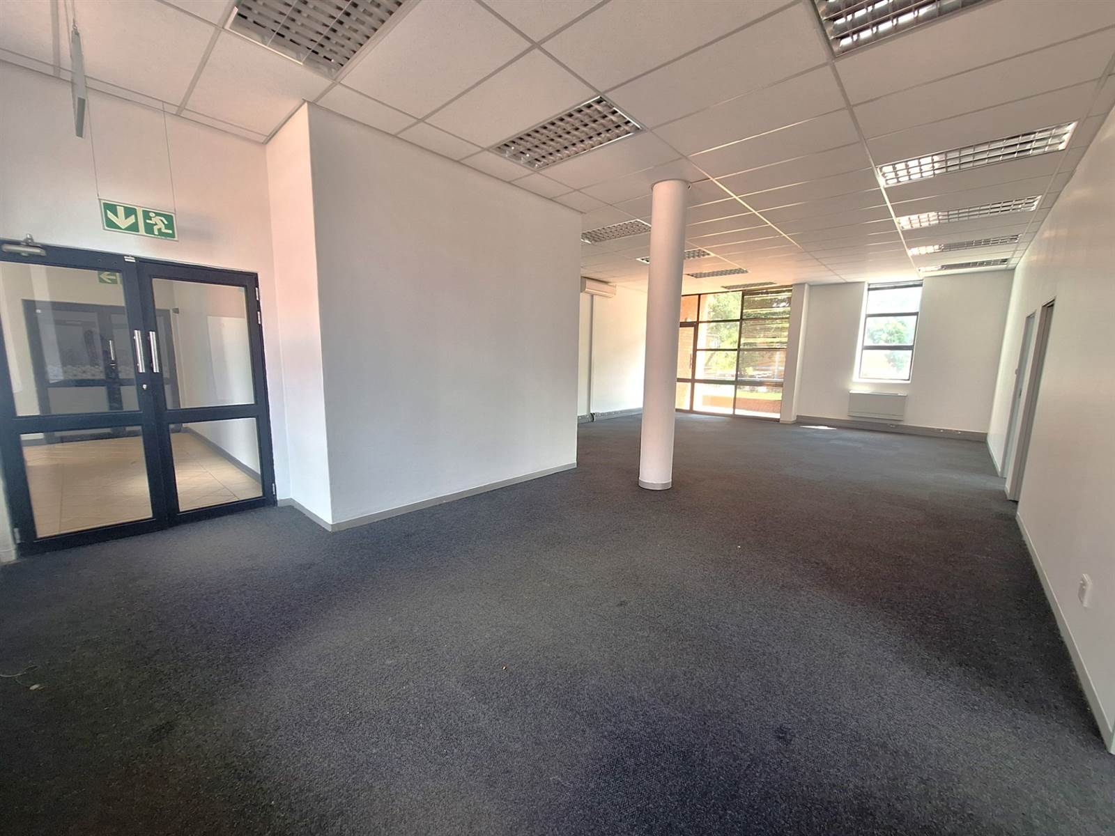 142  m² Office Space in Montclair photo number 5