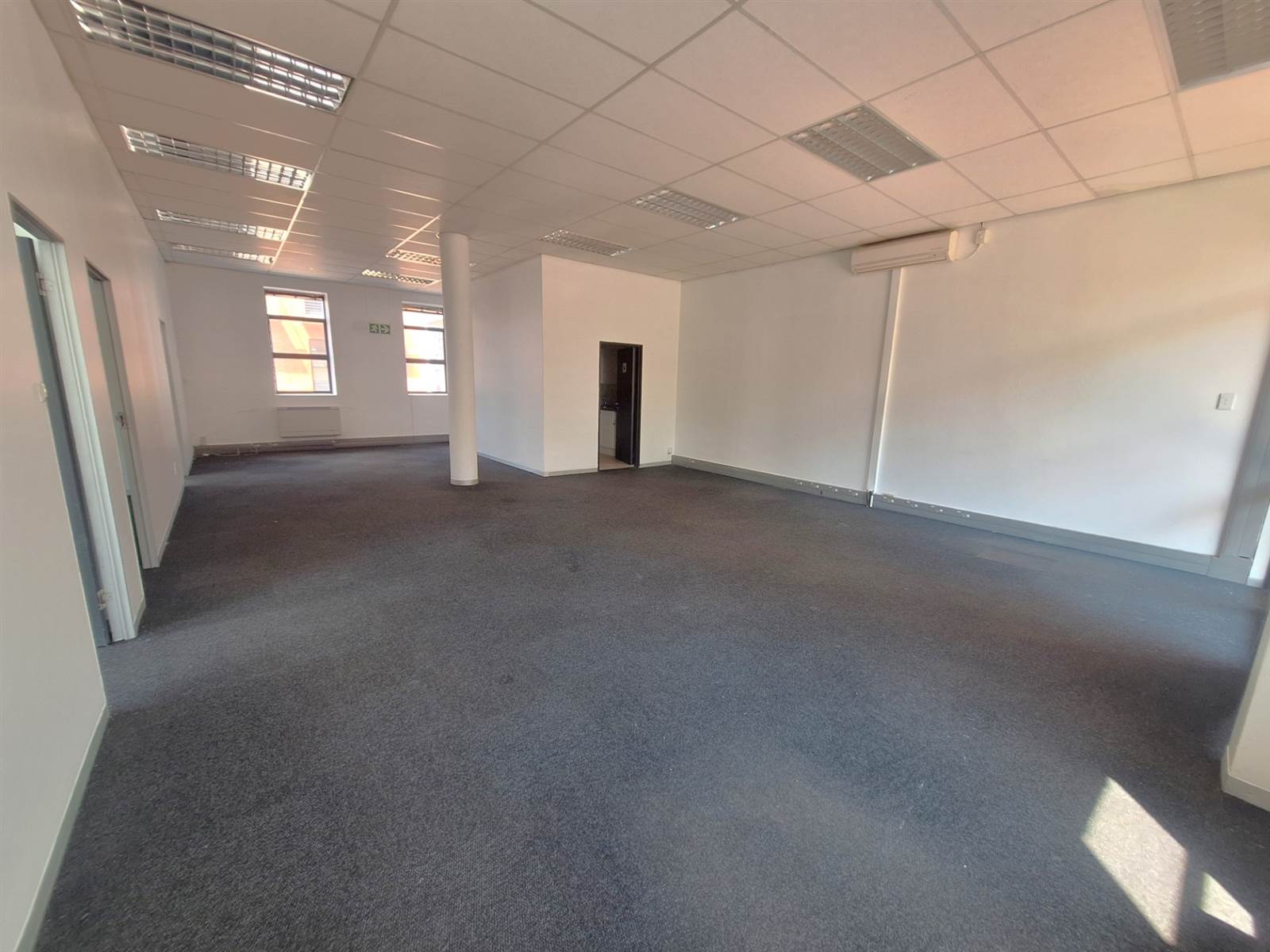 142  m² Office Space in Montclair photo number 6